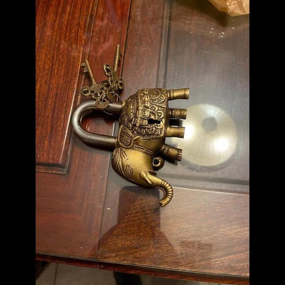 Elephant style brass padluck with 2 keys - Picture 7 of 7